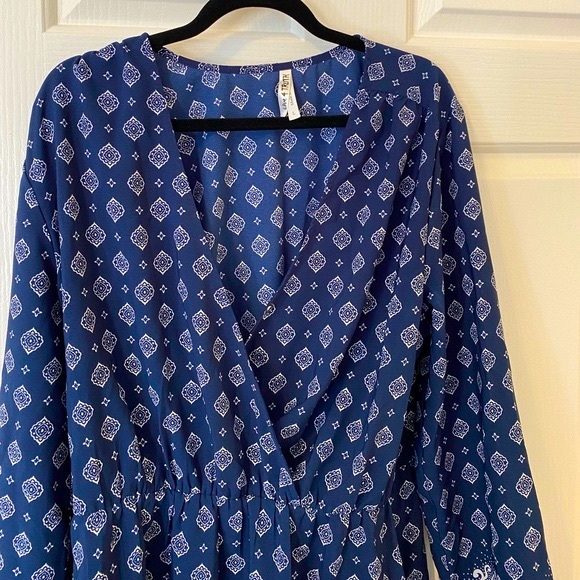 ✨Host Pick ✨ Live 4 Truth Graphic Long Sleeve Free Dress Size L - Picture 7 of 12